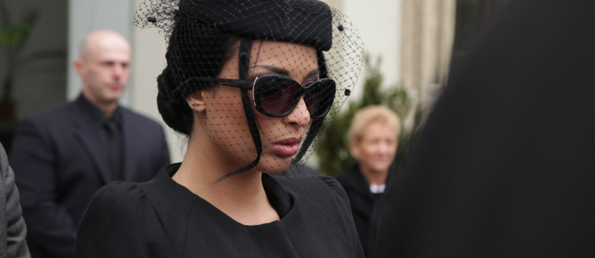 Anissa Kate, la Veuve / La femme à la voilette noire