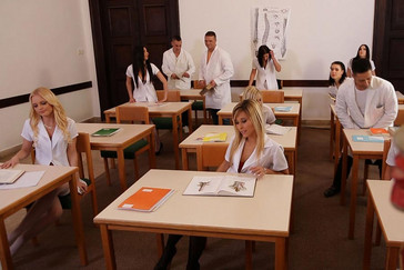 Anissa & Lola à l'école d'Infirmières