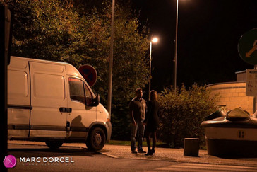 Cléa, die unterwürfige