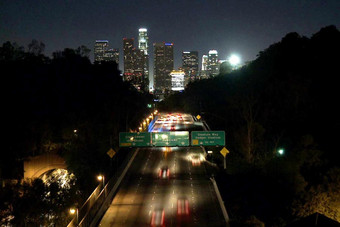 Lola, Dressage en orgie