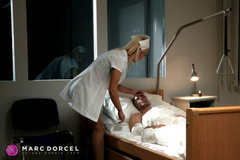 Rose Valérie, infirmière de nuit