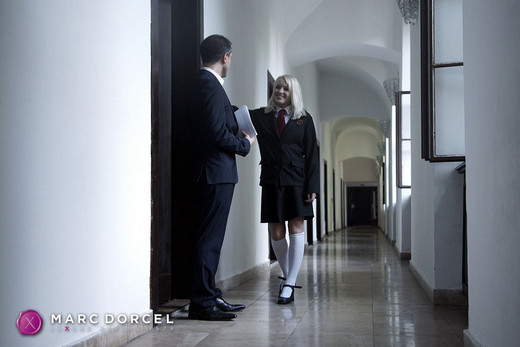 Léa Guerlin, die erste nacht im Mädchenschlafsaal