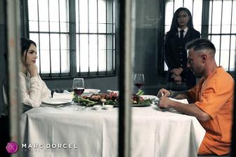 Valentina Nappi, Cassie del Isla et Emilio Aradana dans La Prisonnière la nouvelle production de Marc Dorcel en VOD sur Dorcel Vision